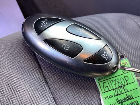 Used 2025 Hyundai Elantra SEL image 33