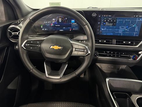 Used 2025 Chevrolet Equinox LT FWD image 13