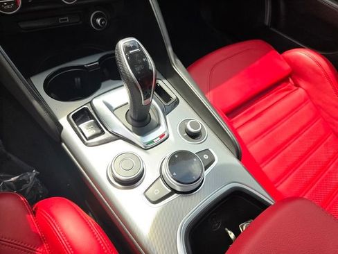 Used 2025 Alfa Romeo Giulia AWD w/ Veloce Package AWD image 28