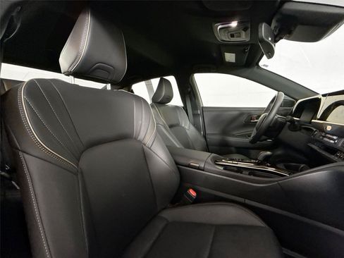 Certified 2025 Toyota Crown AWD/4WD image 40