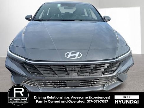 Used 2025 Hyundai Elantra Limited image 9