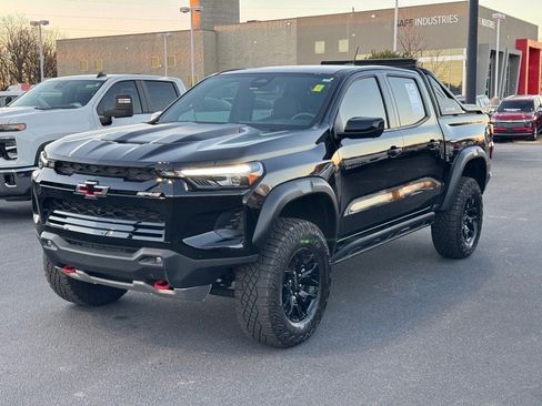 Used 2025 Chevrolet Colorado ZR2 w/ Midnight Edition image 7
