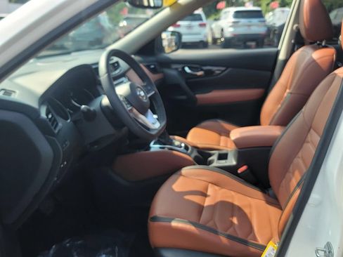 Used 2019 Nissan Rogue SL w/ Premium Package AWD/4WD image 12