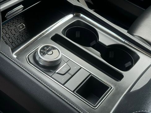 Used 2024 Ford Expedition XLT image 20