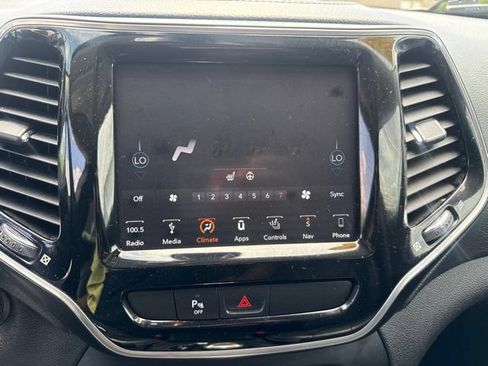 Used 2019 Jeep Cherokee Limited AWD/4WD image 22