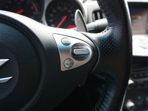 Used 2016 Nissan 370Z Coupe RWD image 29