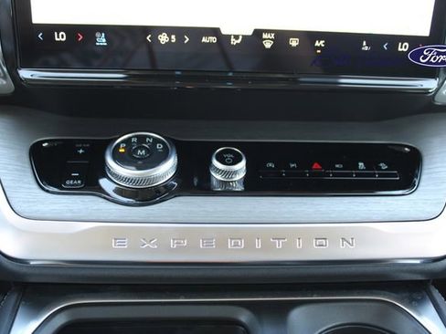 New 2025 Ford Expedition Max Platinum image 15