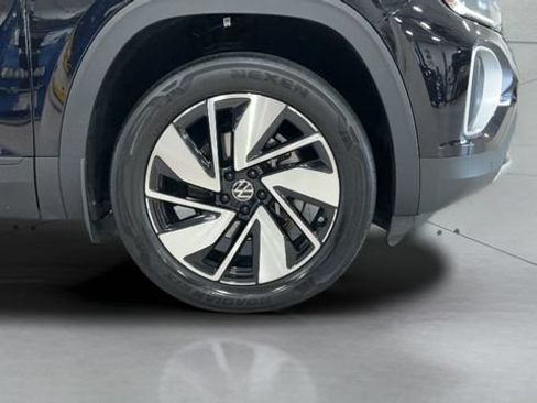 Used 2024 Volkswagen Atlas SE w/ Panoramic Sunroof Package AWD/4WD image 24