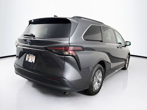 Used 2025 Toyota Sienna XLE FWD image 10