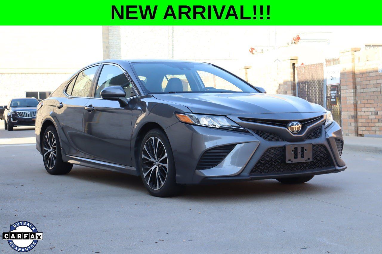 Used 2019 Toyota Camry SE FWD image 1