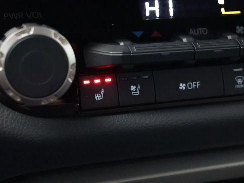 Used 2025 Toyota Tundra Limited AWD/4WD image 4