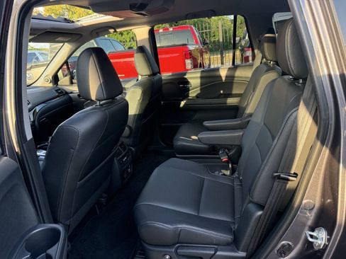 Used 2021 Honda Pilot Touring image 13