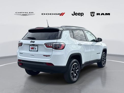 Used 2025 Jeep Compass Trailhawk AWD/4WD image 3