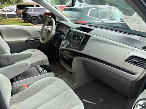 Used 2013 Toyota Sienna LE FWD image 5