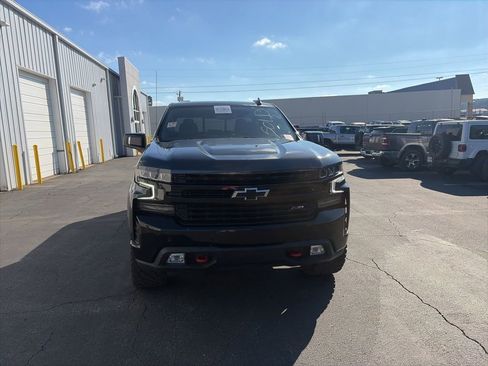 Used 2021 Chevrolet Silverado 1500 LT Trail Boss w/ Convenience Package II image 2