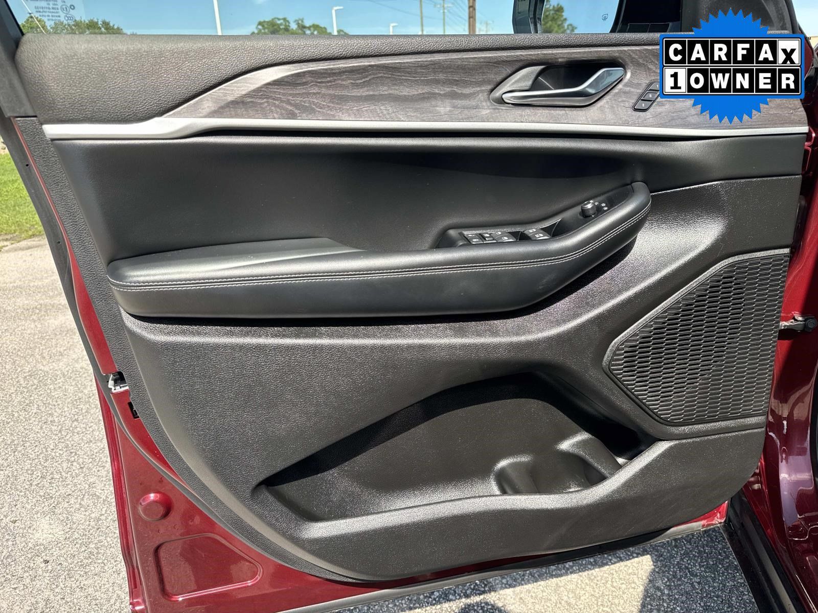 Used 2024 Jeep Grand Cherokee Limited RWD image 19