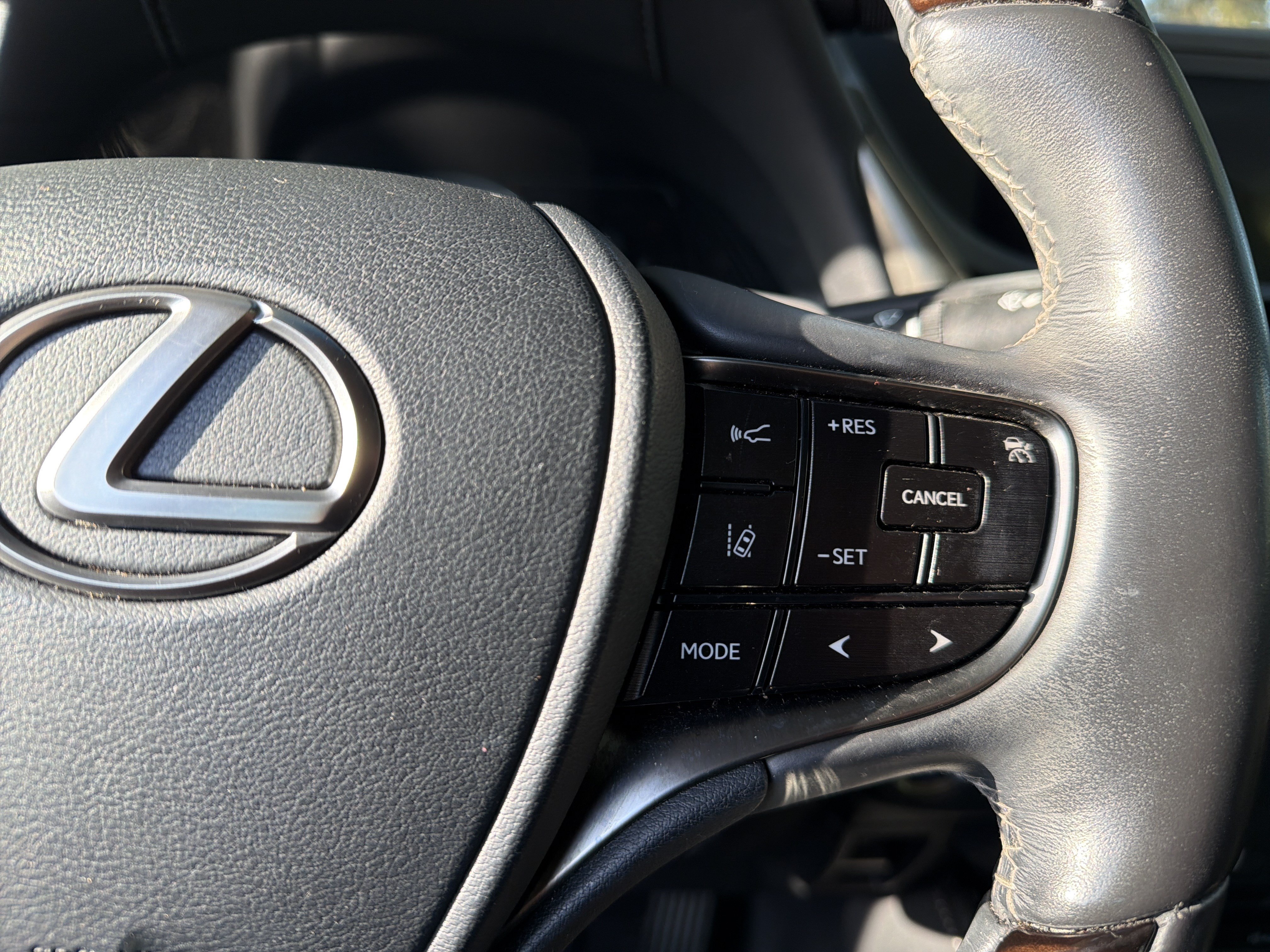 Certified 2020 Lexus ES 300h w/ Premium Package FWD image 19