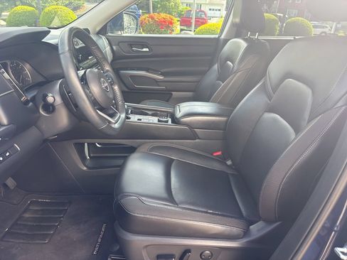 Used 2022 Nissan Pathfinder SL w/ SL Black Package AWD/4WD image 12