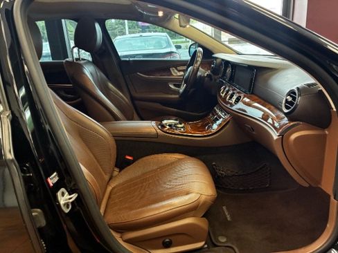 Used 2019 Mercedes-Benz E 300 4MATIC w/ Driver Assistance Package image 35