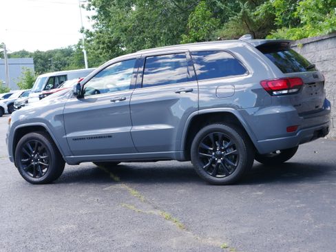 Used 2022 Jeep Grand Cherokee Laredo X AWD/4WD image 4