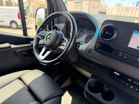 Used 2022 Mercedes-Benz Sprinter 2500 image 38