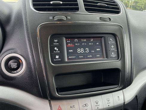 Used 2020 Dodge Journey SE w/ SE Popular Equipment Group image 10