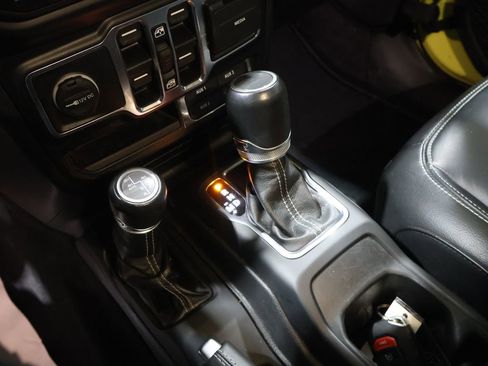 Used 2022 Jeep Wrangler Unlimited Sahara w/ Cold Weather Group image 30