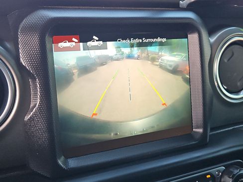 Used 2022 Jeep Wrangler Unlimited Sahara w/ LED Lighting Group AWD/4WD image 19