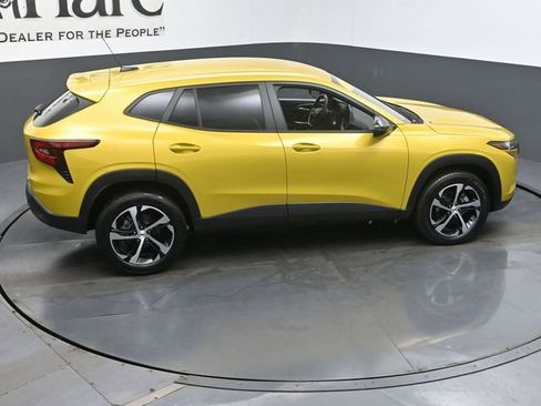 Used 2024 Chevrolet Trax RS w/ Driver Confidence Package image 38