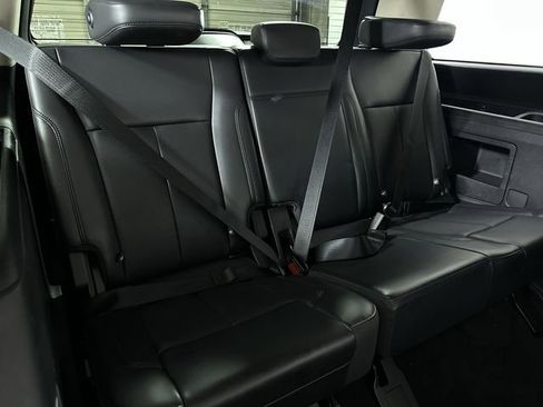 Used 2024 Ford Expedition XLT AWD/4WD image 28