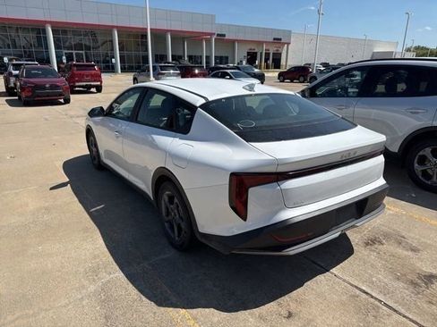 Used 2025 Kia K4 LXS image 6