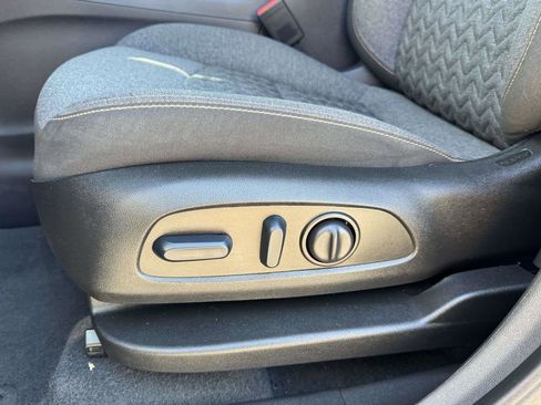 Used 2023 Chevrolet Equinox LT FWD image 19