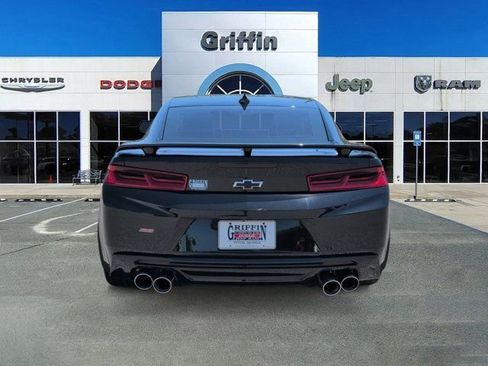 Used 2018 Chevrolet Camaro SS RWD image 8