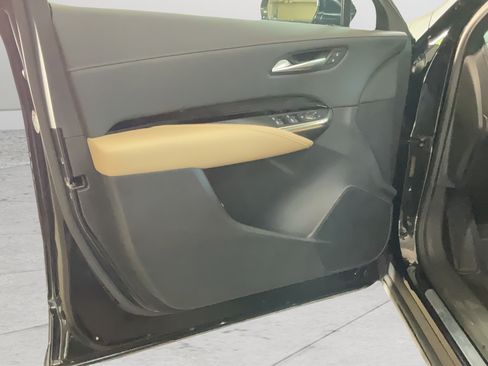 Certified 2024 Cadillac XT4 Luxury FWD image 11