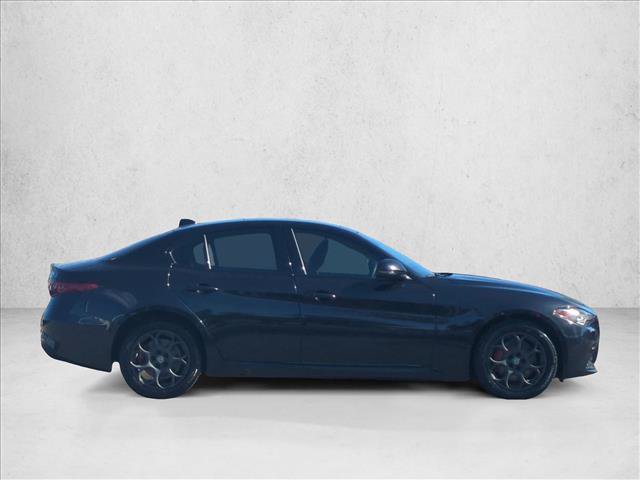 Used 2017 Alfa Romeo Giulia AWD image 4