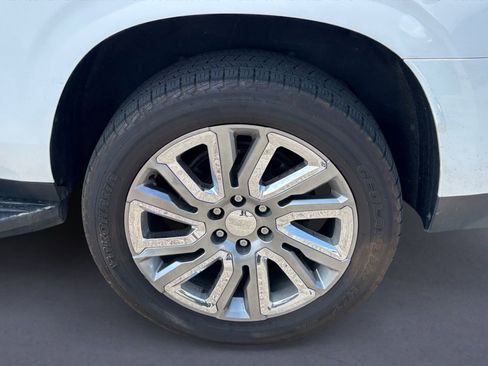 Used 2022 Chevrolet Suburban LT RWD image 5