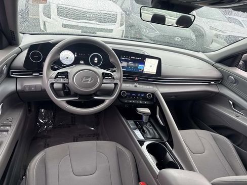 Certified 2024 Hyundai Elantra SEL w/ Convenience Package image 15