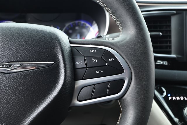 Used 2023 Chrysler Voyager LX FWD image 13