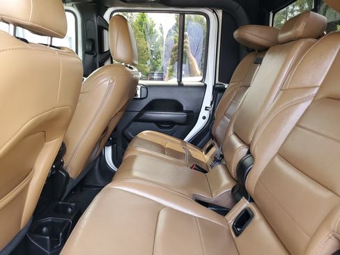 Used 2020 Jeep Gladiator Overland AWD/4WD image 10