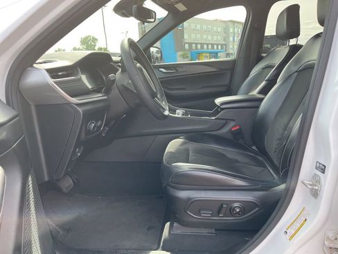 Used 2024 Jeep Grand Cherokee Altitude image 15