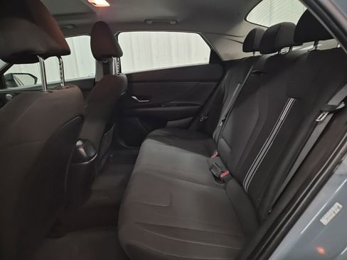 Used 2022 Hyundai Elantra SEL w/ Convenience + Premium Package image 19