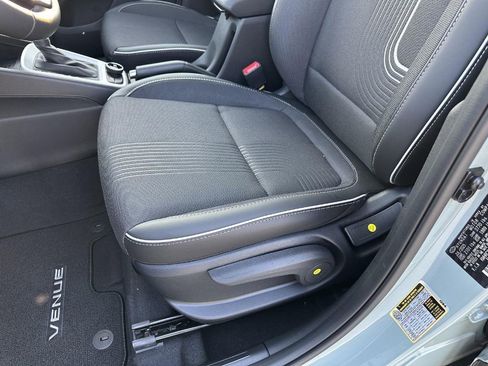 New 2025 Hyundai Venue Limited image 13