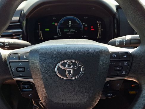 Used 2025 Toyota Camry LE FWD image 18