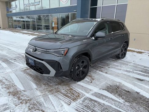 Used 2025 Volkswagen Taos SEL w/ Black Wheel Plus Package image 4