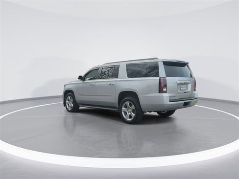 Used 2016 Chevrolet Suburban LT image 10