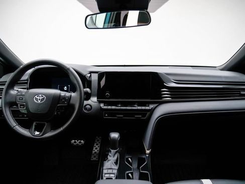 Used 2025 Toyota Camry SE image 18