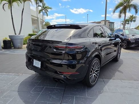 Used 2023 Porsche Cayenne Platinum Edition image 10