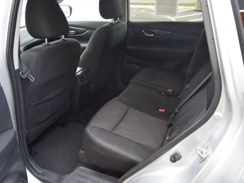 Used 2018 Nissan Rogue SV image 10