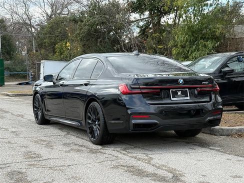 Used 2022 BMW 740i w/ M Sport Package image 7