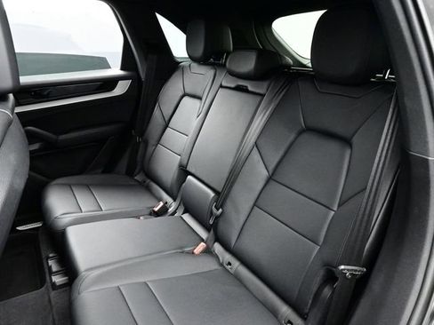 Certified 2025 Porsche Cayenne AWD/4WD image 13